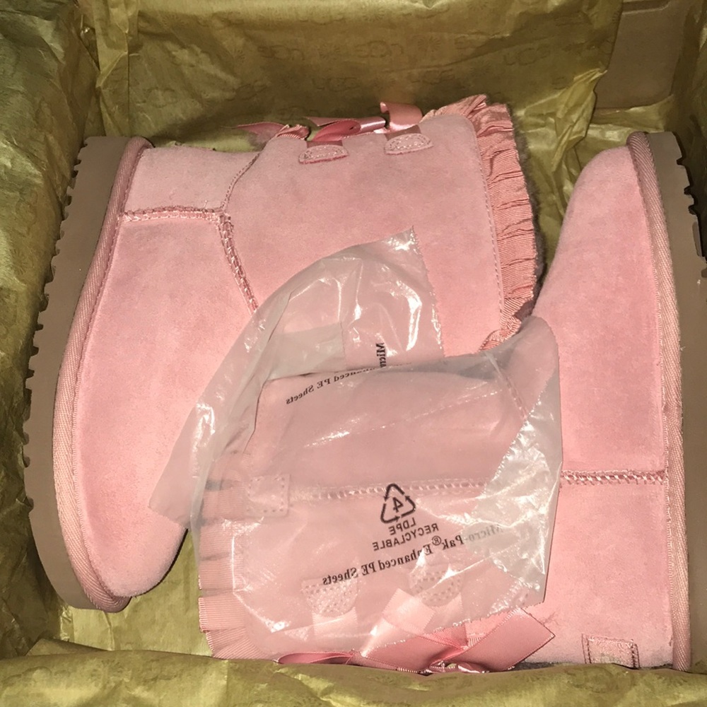 Ugg Bailey Bow Ruffles Pink Kids sz 12